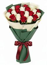 Букет Микс из красных и белых роз в Туймазы