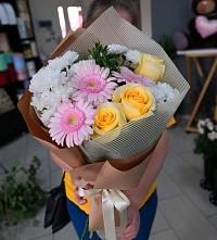 Букет цветов из:  Герберы, Розы и Хризантемы в Туймазы