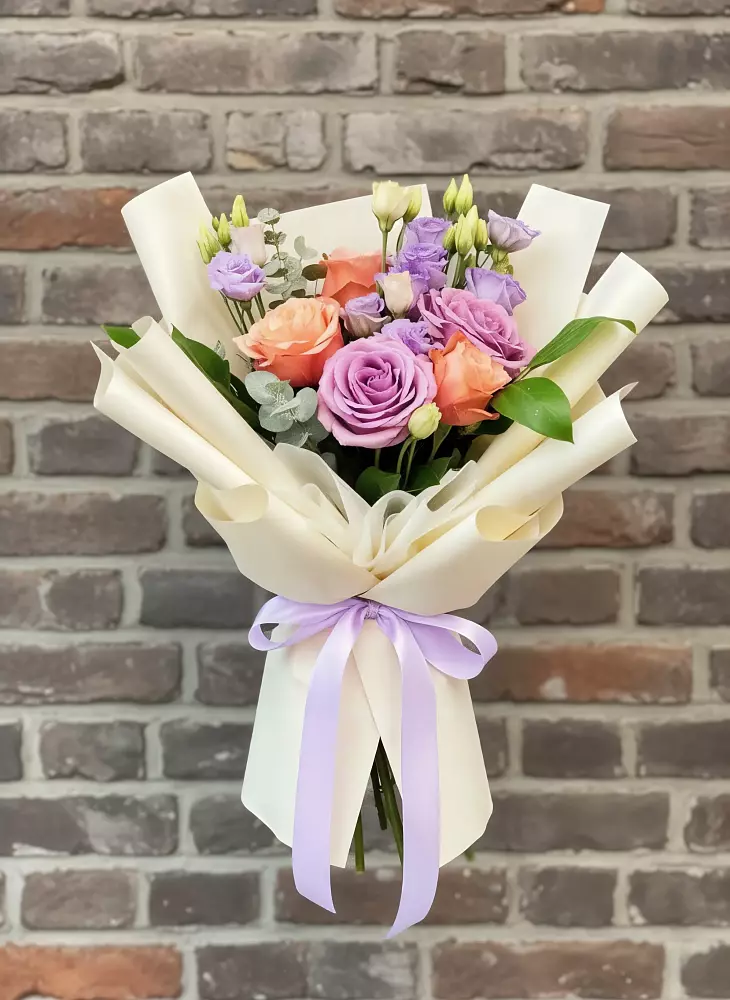 Букет цветов из: Лизиантусы и Розы в Туймазы