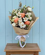 Букет цветов из:  Альстромерии, Лизиантусы, Розы и Хризантемы в Туймазы