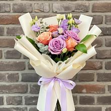 Букет цветов из:  Лизиантусы и Розы в Туймазы